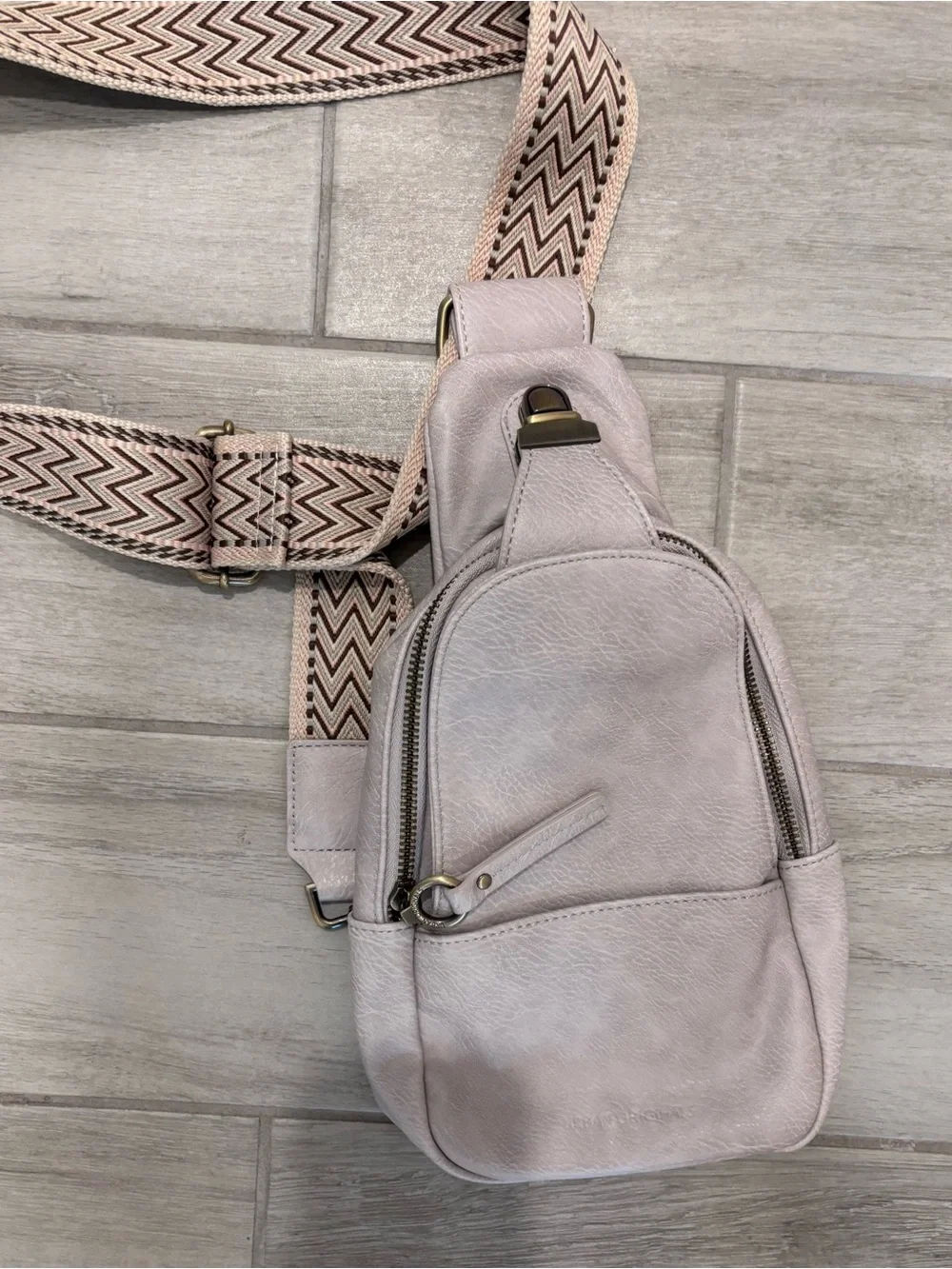 Urban Originals Sling Crossbody Grey with strap